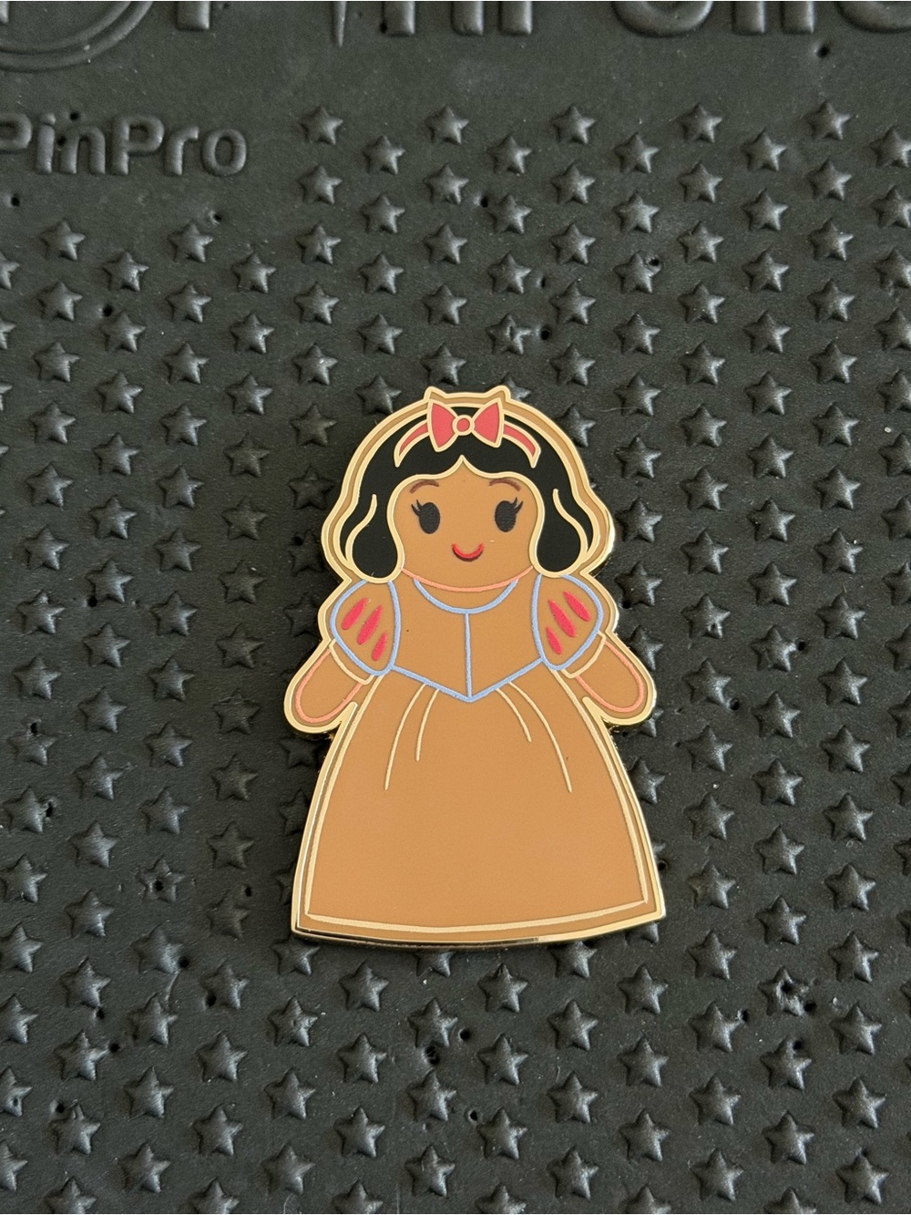 Pink Al La Mode Snow White Gingerbread Pin